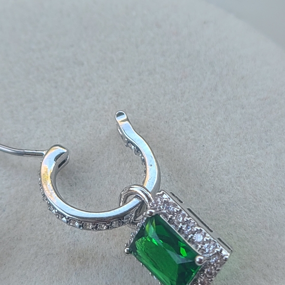 Swarovski Angelic Rectangular Pierced Earrings, Green, Rhodium Plated- Excellent - Picture 7 of 9